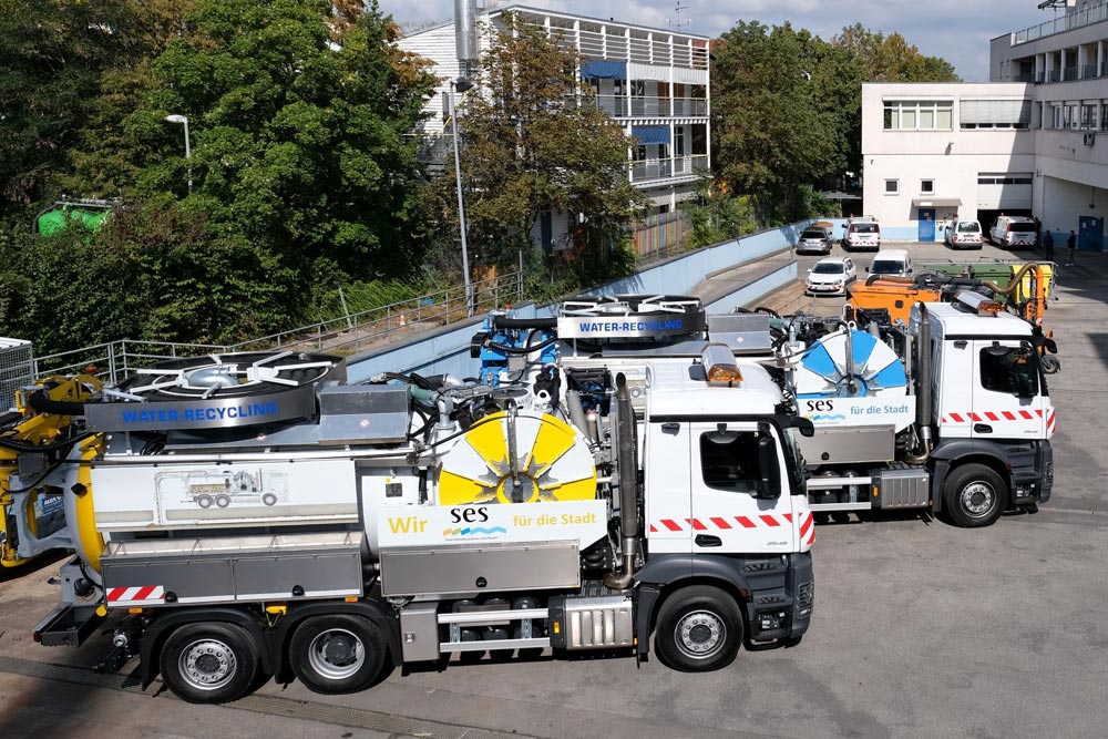 Fahrzeuge für die Reinigung der Kanäle stehen im Kanalbetriebshof der Stadtentwässerung Stuttgart.