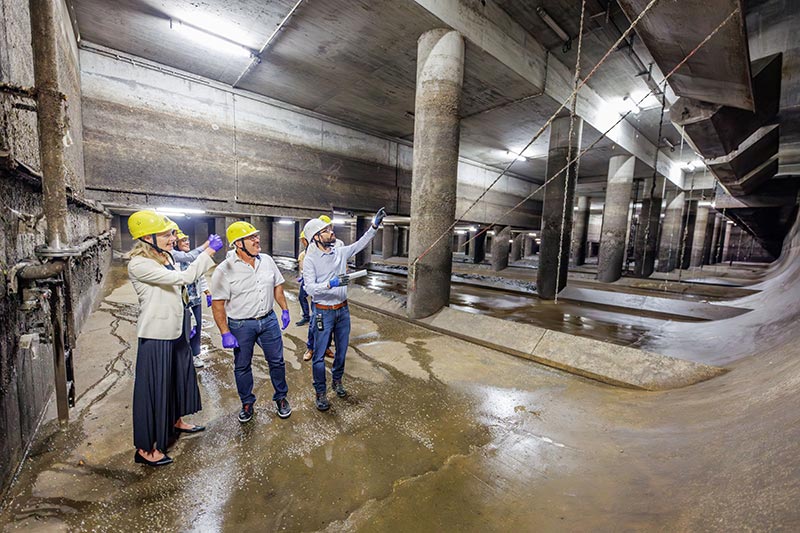 Ministerin Walker, Herr Mutz und Herr Gruhn im Regenüberlaufbecken Schwanenplatz, Stadtentwässerung Stuttgart